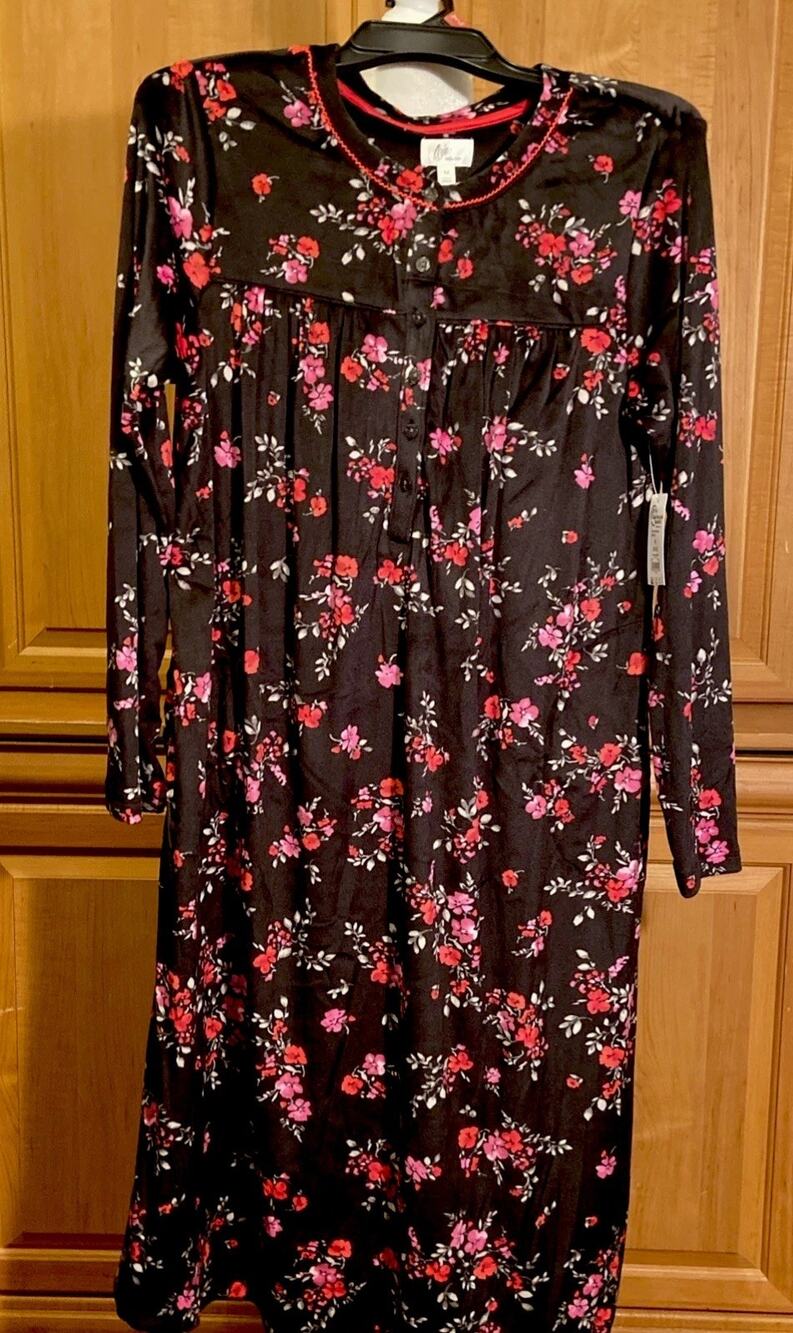 NEW! Aria Black Floral 🌺 Super Soft Velour Nightgown / Medium / Size 8-10
